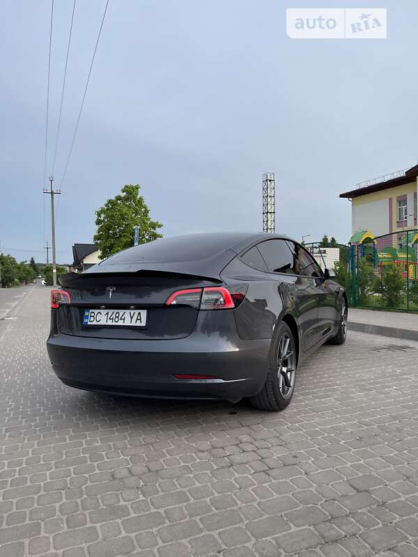Седан Tesla Model 3 2021 в Львові