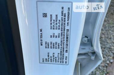 Седан Tesla Model 3 2021 в Воловце