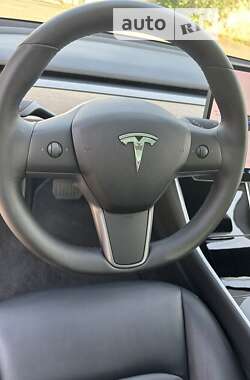 Седан Tesla Model 3 2019 в Киеве