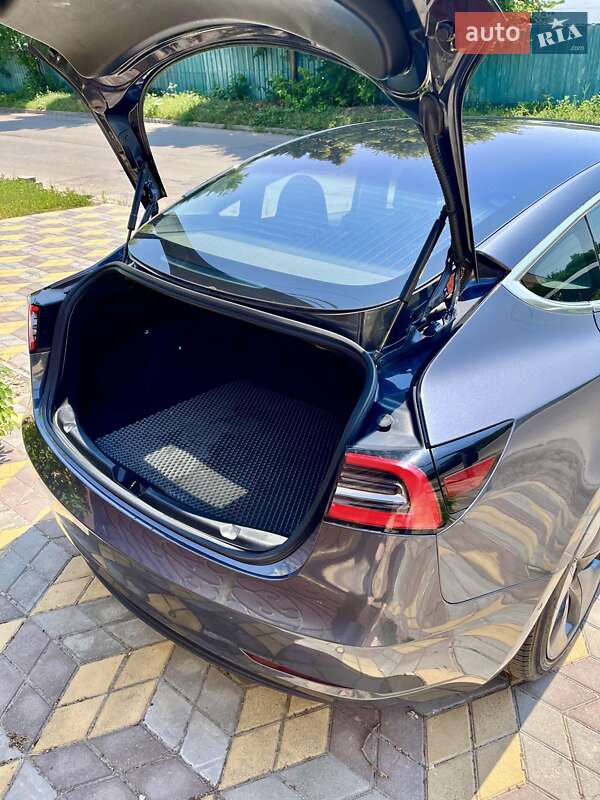 Седан Tesla Model 3 2018 в Білій Церкві