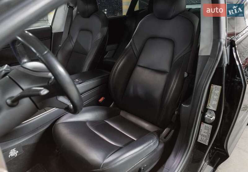 Седан Tesla Model 3 2018 в Киеве