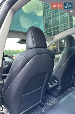Седан Tesla Model 3 2020 в 