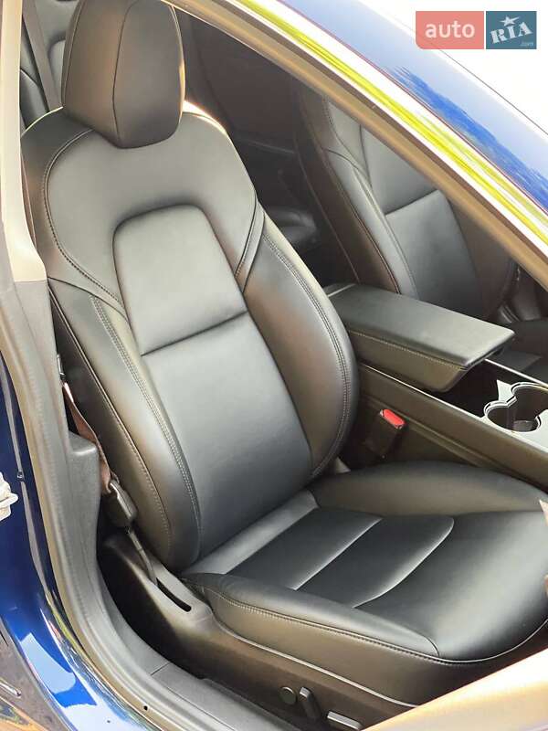 Седан Tesla Model 3 2018 в Сумах