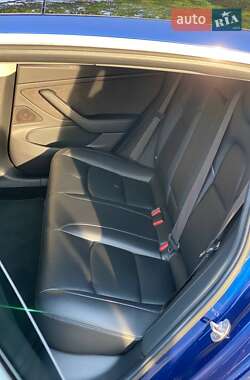 Седан Tesla Model 3 2018 в Сумах