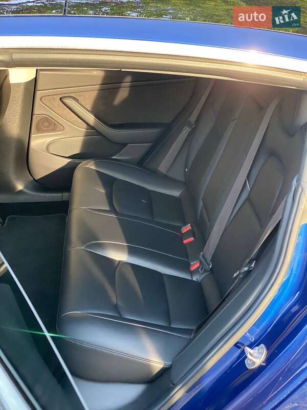 Седан Tesla Model 3 2018 в Сумах