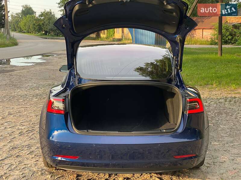 Седан Tesla Model 3 2018 в Сумах