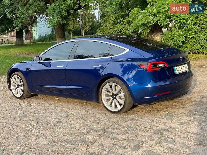 Седан Tesla Model 3 2018 в Сумах