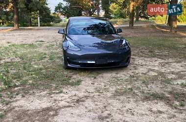 Седан Tesla Model 3 2022 в 
