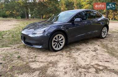 Седан Tesla Model 3 2022 в 
