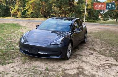 Седан Tesla Model 3 2022 в 