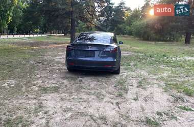 Седан Tesla Model 3 2022 в 
