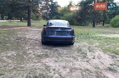 Седан Tesla Model 3 2022 в 