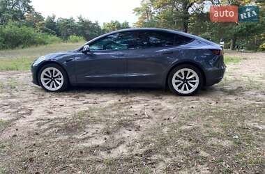 Седан Tesla Model 3 2022 в 