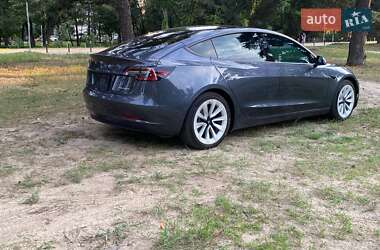 Седан Tesla Model 3 2022 в 