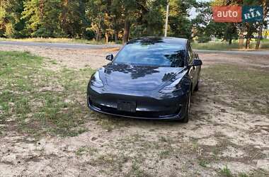 Седан Tesla Model 3 2022 в 