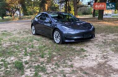Седан Tesla Model 3 2022 в 