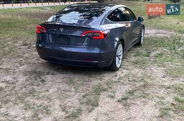 Седан Tesla Model 3 2022 в 