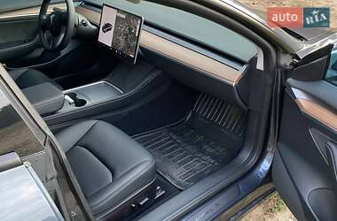 Седан Tesla Model 3 2022 в 