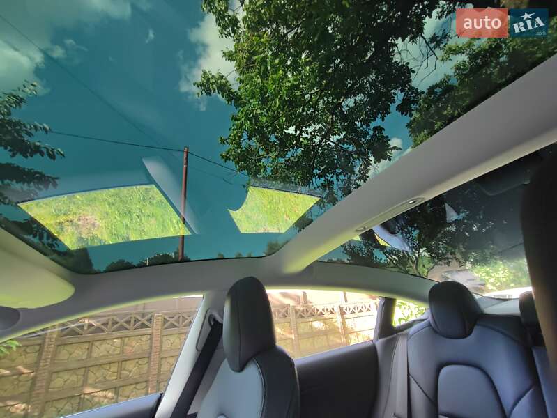 Седан Tesla Model 3 2018 в Києві