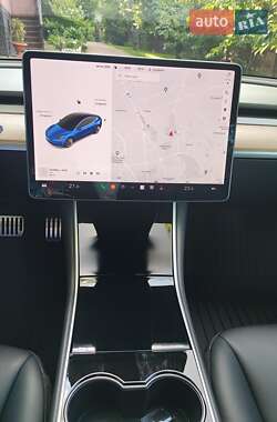 Седан Tesla Model 3 2018 в Киеве