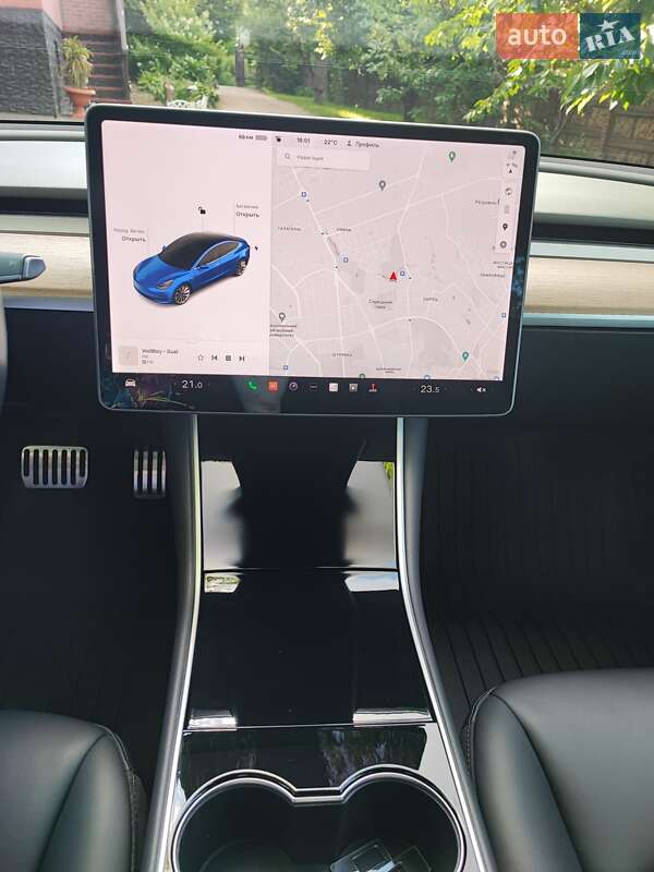 Седан Tesla Model 3 2018 в Києві