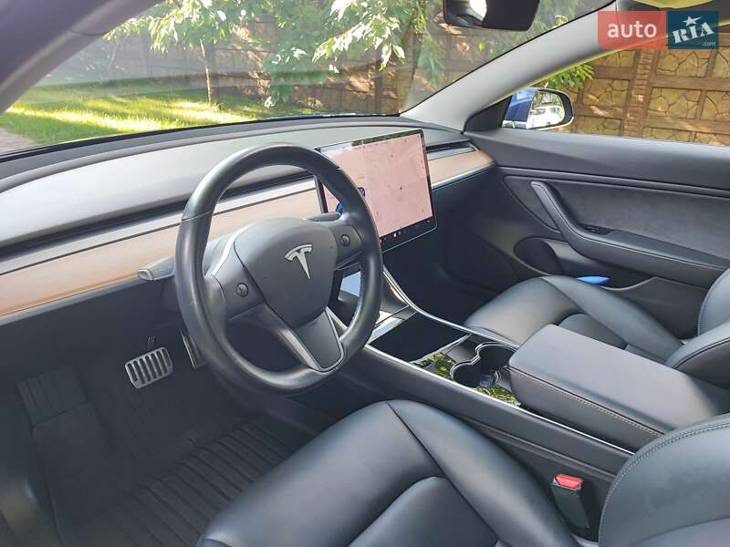 Седан Tesla Model 3 2018 в Києві