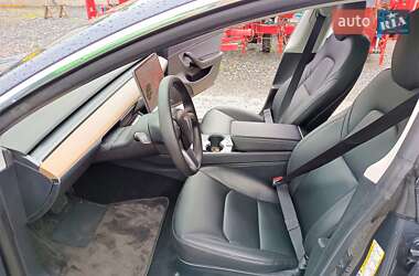 Седан Tesla Model 3 2020 в Звенигородці