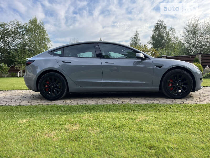 Седан Tesla Model 3 2021 в Львові
