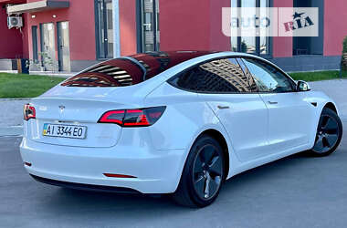 Седан Tesla Model 3 2021 в 