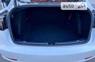 Седан Tesla Model 3 2021 в 