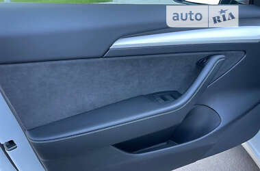 Седан Tesla Model 3 2021 в 