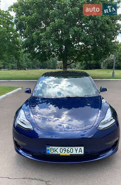Седан Tesla Model 3 2018 в Ровно