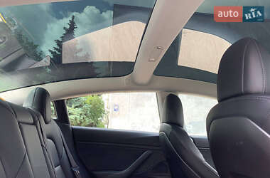 Седан Tesla Model 3 2018 в Ровно
