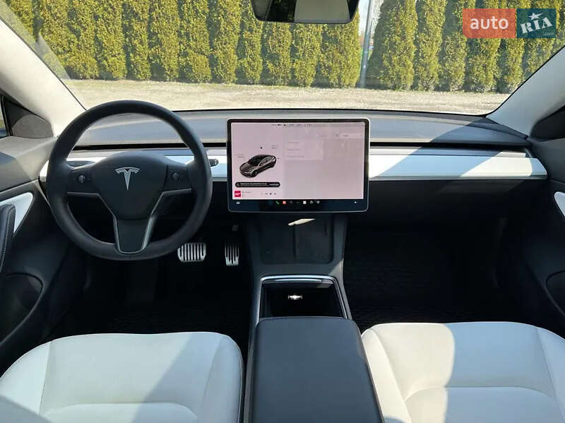Седан Tesla Model 3 2020 в Львове