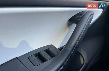Седан Tesla Model 3 2020 в 
