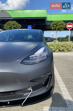 Седан Tesla Model 3 2018 в Києві