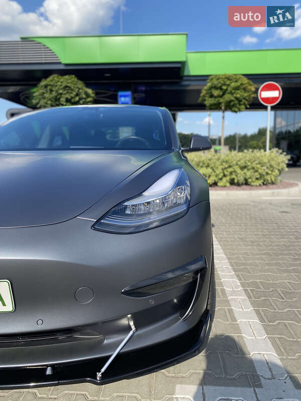 Седан Tesla Model 3 2018 в Киеве