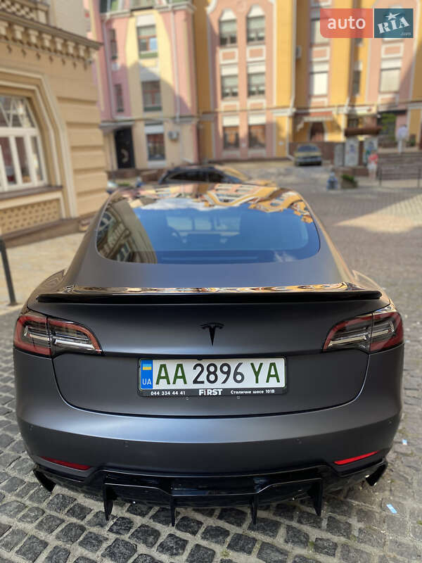 Седан Tesla Model 3 2018 в Киеве