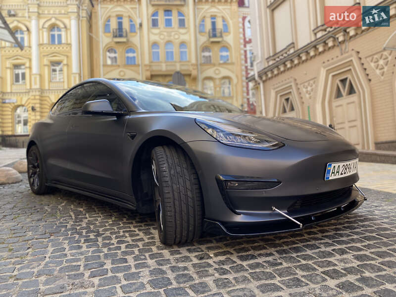 Седан Tesla Model 3 2018 в Киеве