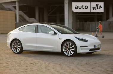 Седан Tesla Model 3 2019 в Львові