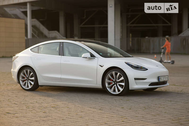 Седан Tesla Model 3 2019 в Львове