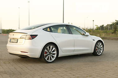 Седан Tesla Model 3 2019 в Львові