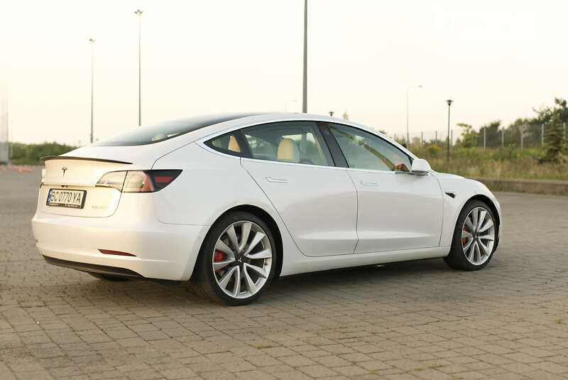 Седан Tesla Model 3 2019 в Львове
