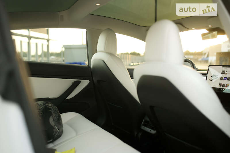 Седан Tesla Model 3 2019 в Львове фото 28 Седан Tesla Model 3 2019 в Львове