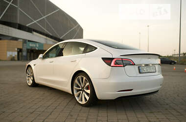 Седан Tesla Model 3 2019 в Львові