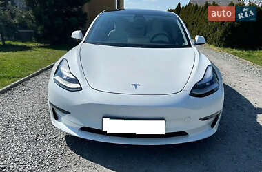 Седан Tesla Model 3 2020 в 