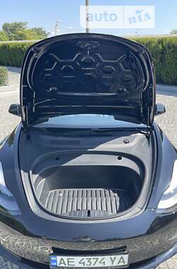 Седан Tesla Model 3 2021 в 