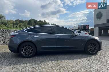 Седан Tesla Model 3 2020 в Львове