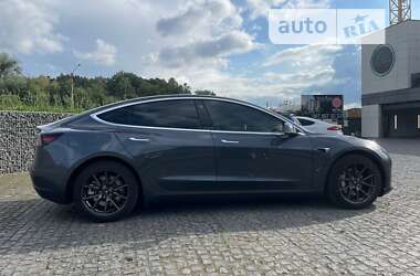 Седан Tesla Model 3 2020 в Львові