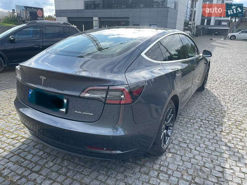 Седан Tesla Model 3 2020 в Львове